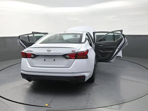 Used 2024 Nissan Altima 2.5 SR FWD image 44