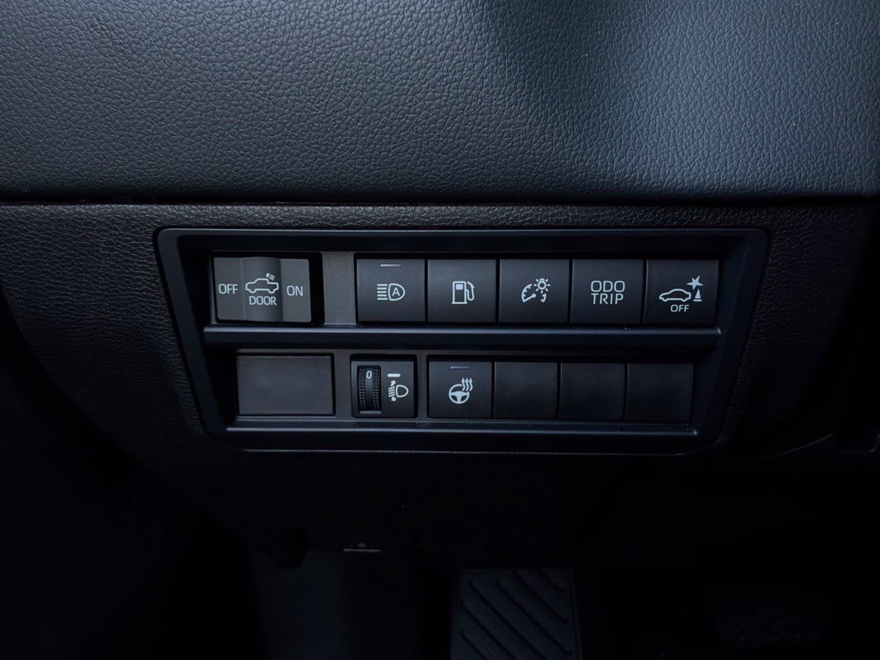 Used 2025 Toyota Tundra Limited AWD/4WD image 29