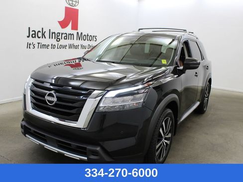 Used 2024 Nissan Pathfinder Platinum FWD image 1