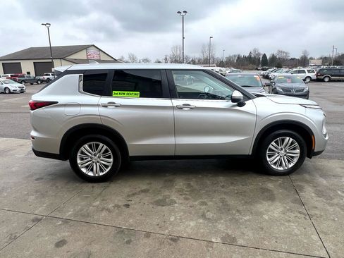 Used 2022 Mitsubishi Outlander ES image 4