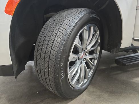 Used 2022 GMC Yukon XL Denali AWD/4WD image 36