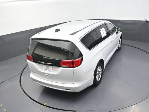 Used 2024 Chrysler Voyager LX FWD image 17