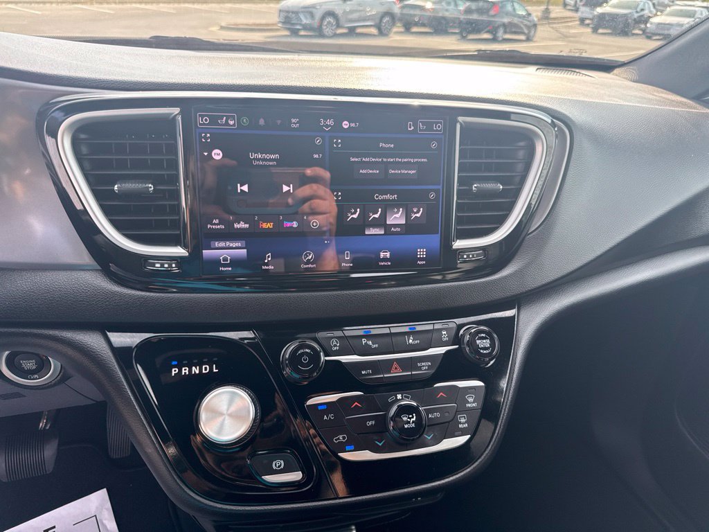 Used 2025 Chrysler Pacifica Select FWD image 22