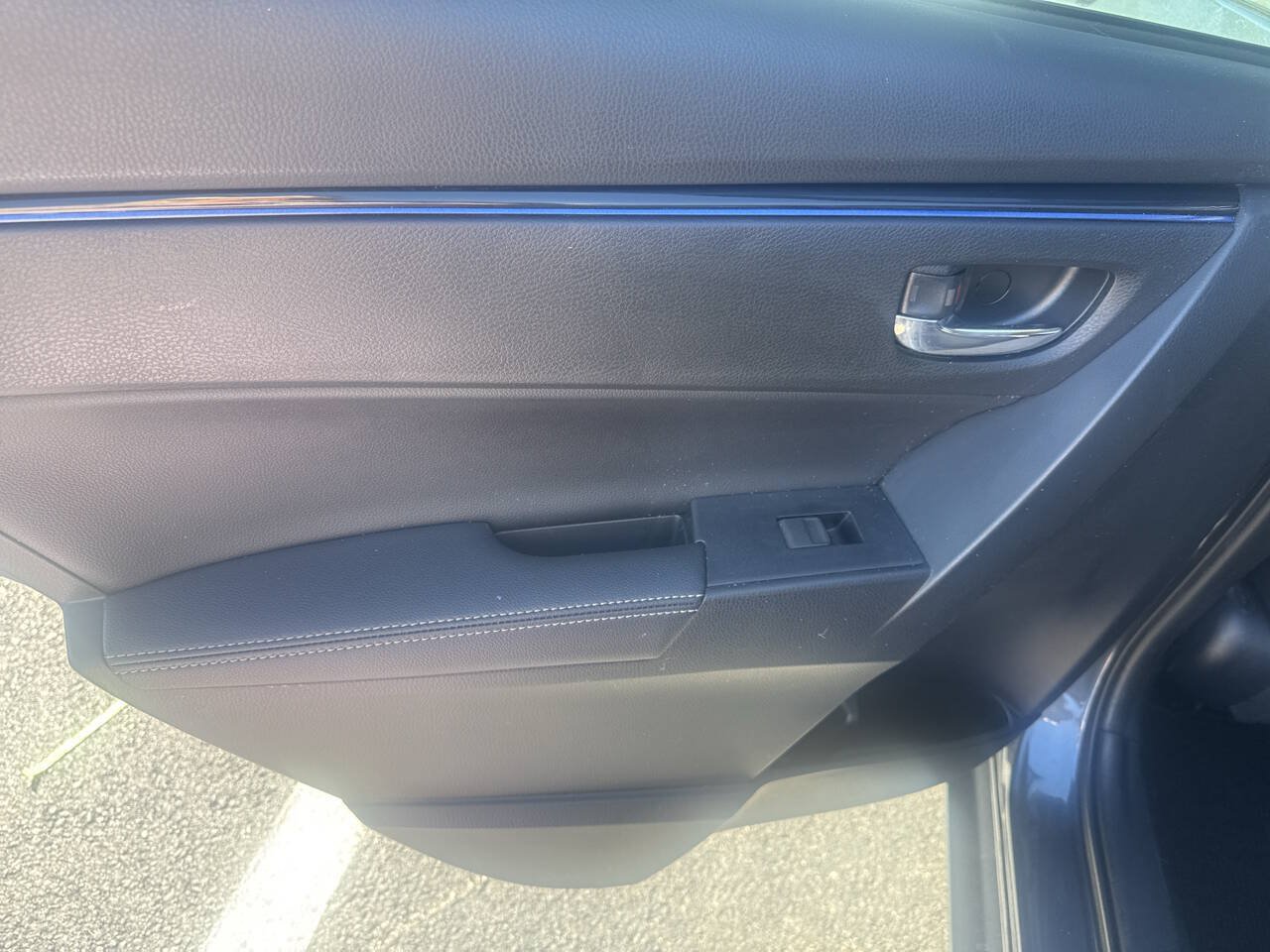 Used 2017 Toyota Corolla SE w/ Carpet Mat Package (TMS) FWD image 24