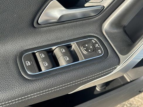 Used 2023 Mercedes-Benz CLA 250 4MATIC image 36