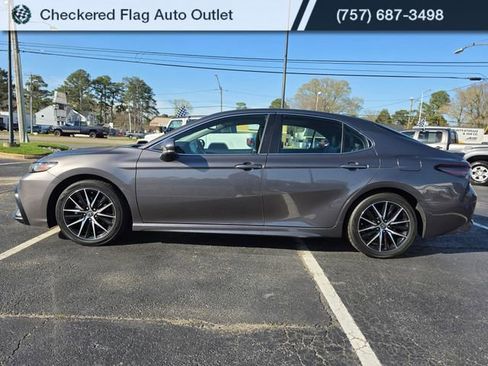 Used 2023 Toyota Camry SE w/ Cold Weather Package image 5