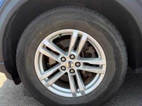 Used 2020 Ford Explorer XLT w/ Equipment Group 202A AWD/4WD image 28