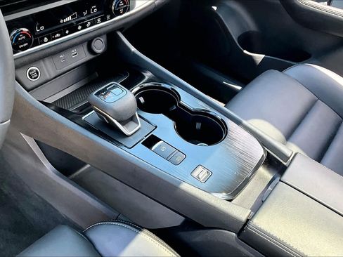 Certified 2023 Nissan Rogue SV w/ SV Premium B Package FWD image 17