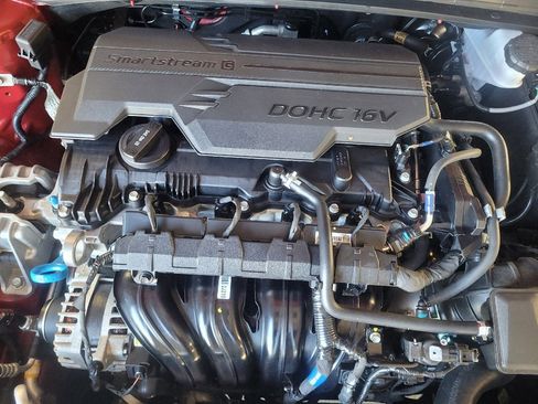 Used 2025 Hyundai Elantra Sport image 30