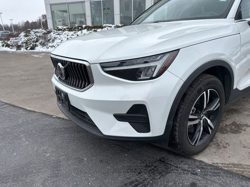 Certified 2025 Volvo XC40 B5 Core image 11
