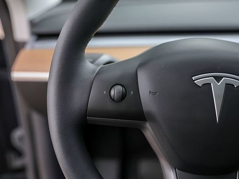 Used 2020 Tesla Model Y Long Range AWD/4WD image 13