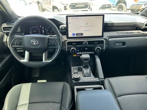 Used 2025 Toyota Tacoma Limited AWD/4WD image 18