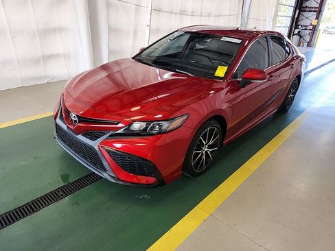 Used 2022 Toyota Camry SE FWD image 1