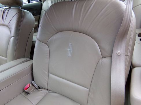 Used 2001 Lincoln Continental image 26
