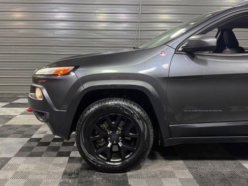 Used 2016 Jeep Cherokee Trailhawk w/ Cold Weather Group image 38