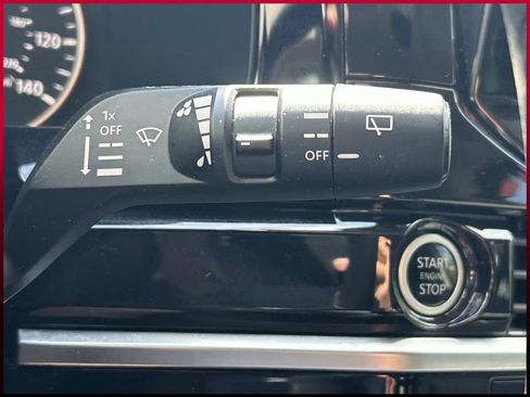 Used 2023 Nissan Pathfinder SL AWD/4WD image 31