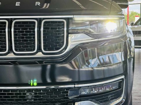 Used 2025 Jeep Wagoneer Series II AWD/4WD image 17
