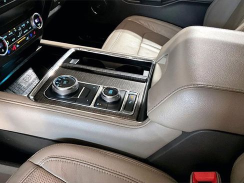 Used 2020 Ford Expedition Max Limited image 17