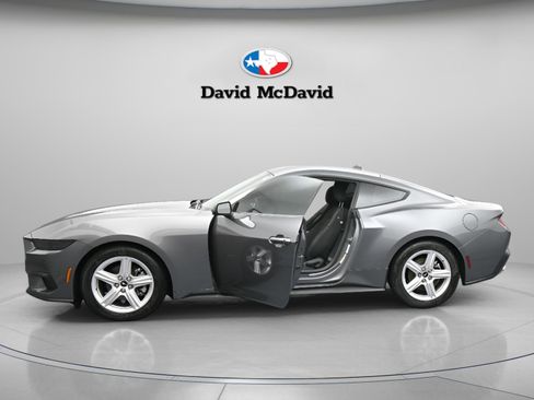 Used 2025 Ford Mustang EcoBoost image 6