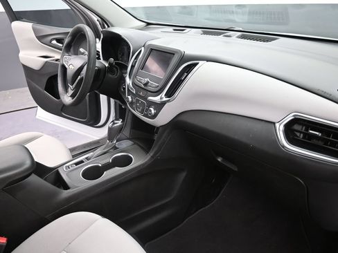 Used 2021 Chevrolet Equinox LS w/ LS Convenience Package FWD image 16
