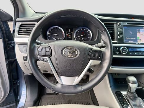 Used 2015 Toyota Highlander XLE AWD/4WD image 12