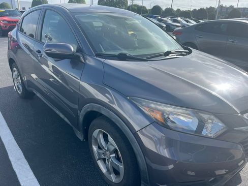 Used 2017 Honda HR-V EX image 3