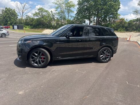 Used 2024 Land Rover Range Rover Sport Dynamic SE AWD/4WD image 2