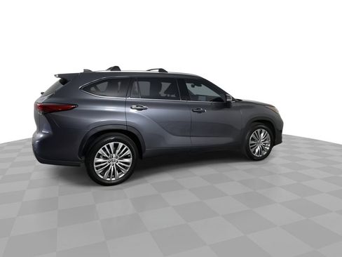 Used 2023 Toyota Highlander Platinum image 8