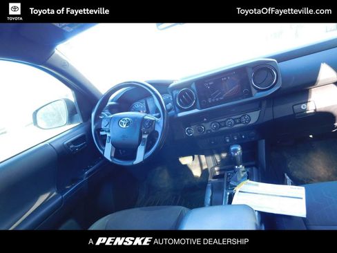 Used 2019 Toyota Tacoma TRD Off-Road image 3