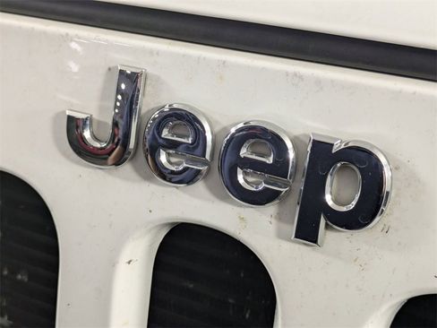 Used 2017 Jeep Wrangler Unlimited Rubicon image 9