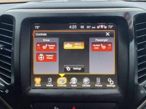 Used 2018 Jeep Cherokee Limited image 15