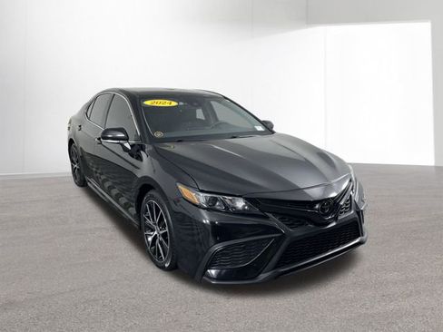 Used 2024 Toyota Camry SE image 12
