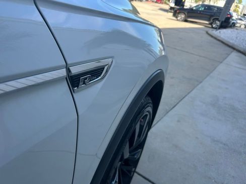 Used 2021 Volkswagen Tiguan SE R-Line image 35