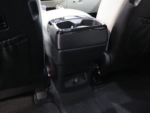 Used 2020 Kia Telluride S FWD image 32