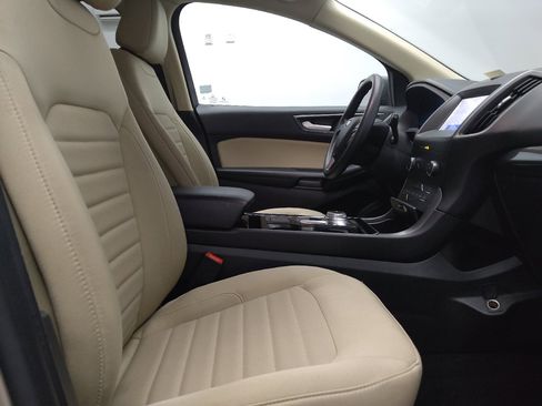 Used 2020 Ford Edge SE FWD image 21