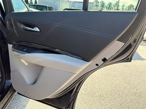 Used 2022 Cadillac XT4 Luxury w/ Driver Awareness Package image 16