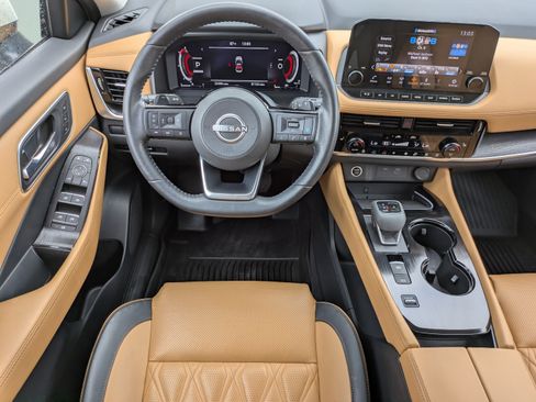 Used 2023 Nissan Rogue Platinum w/ Platinum Premium Package FWD image 12