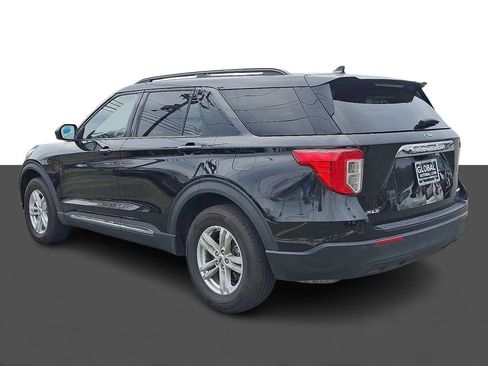 Used 2023 Ford Explorer XLT image 5
