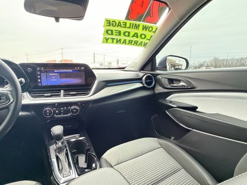 Used 2024 Chevrolet Trax LT w/ Driver Confidence Package image 18