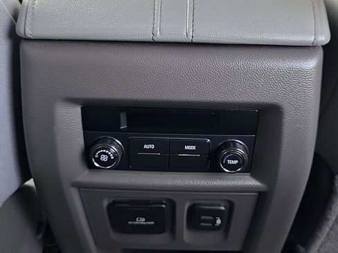 Used 2020 Chevrolet Traverse LT w/ LT Premium Package FWD image 27