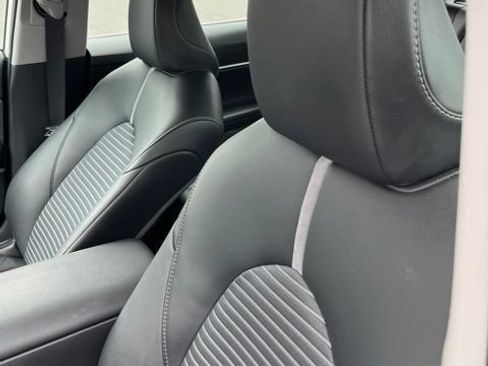 Used 2024 Toyota Camry SE FWD image 5