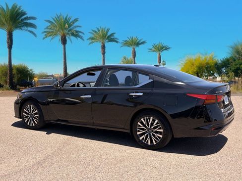 Used 2025 Nissan Altima 2.5 SV FWD image 3