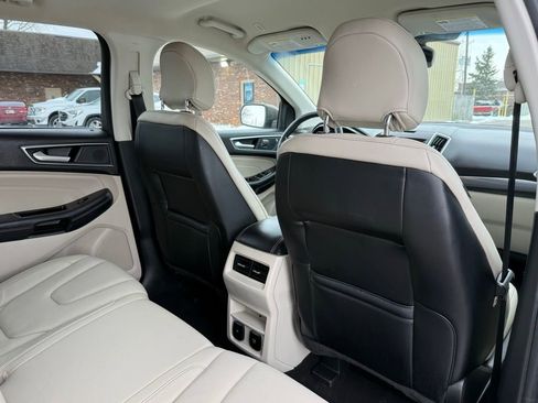 Used 2019 Ford Edge Titanium w/ Cold Weather Package image 17