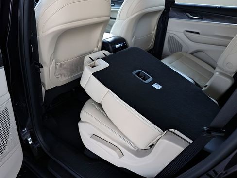 Used 2023 Jeep Grand Cherokee L Limited w/ Luxury Tech Group II image 59