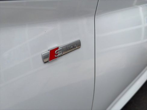 Used 2022 Audi Q5 2.0T Premium w/ Convenience Package image 7