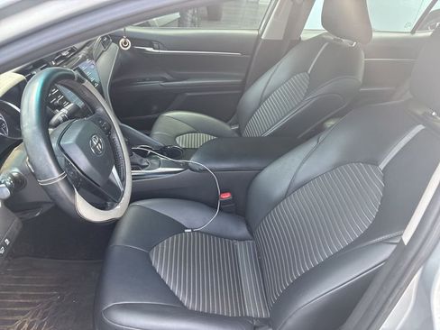 Used 2020 Toyota Camry SE FWD image 5
