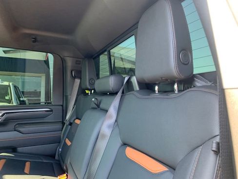 Used 2025 GMC Sierra 2500 AT4 w/ AT4 Premium Plus Package AWD/4WD image 11