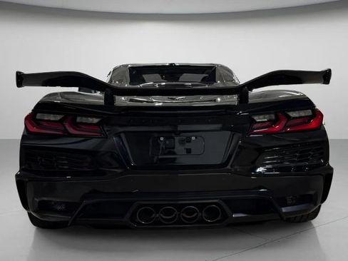 Used 2024 Chevrolet Corvette Z06 w/ Z07 Performance Package RWD image 5