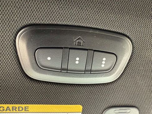 Used 2023 Jeep Grand Cherokee Overland w/ Luxury Tech Group IV AWD/4WD image 32