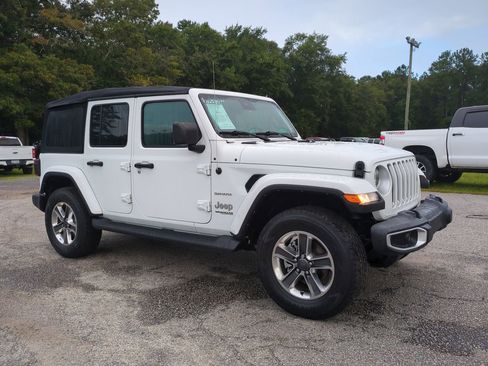 Used 2021 Jeep Wrangler Unlimited Sahara image 2